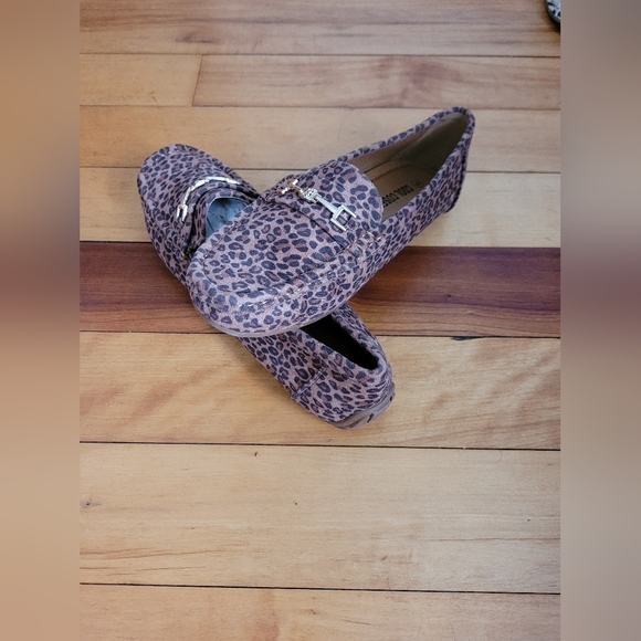 🆕️Cool Coser Leopard Slip On Flats - Picture 4 of 6